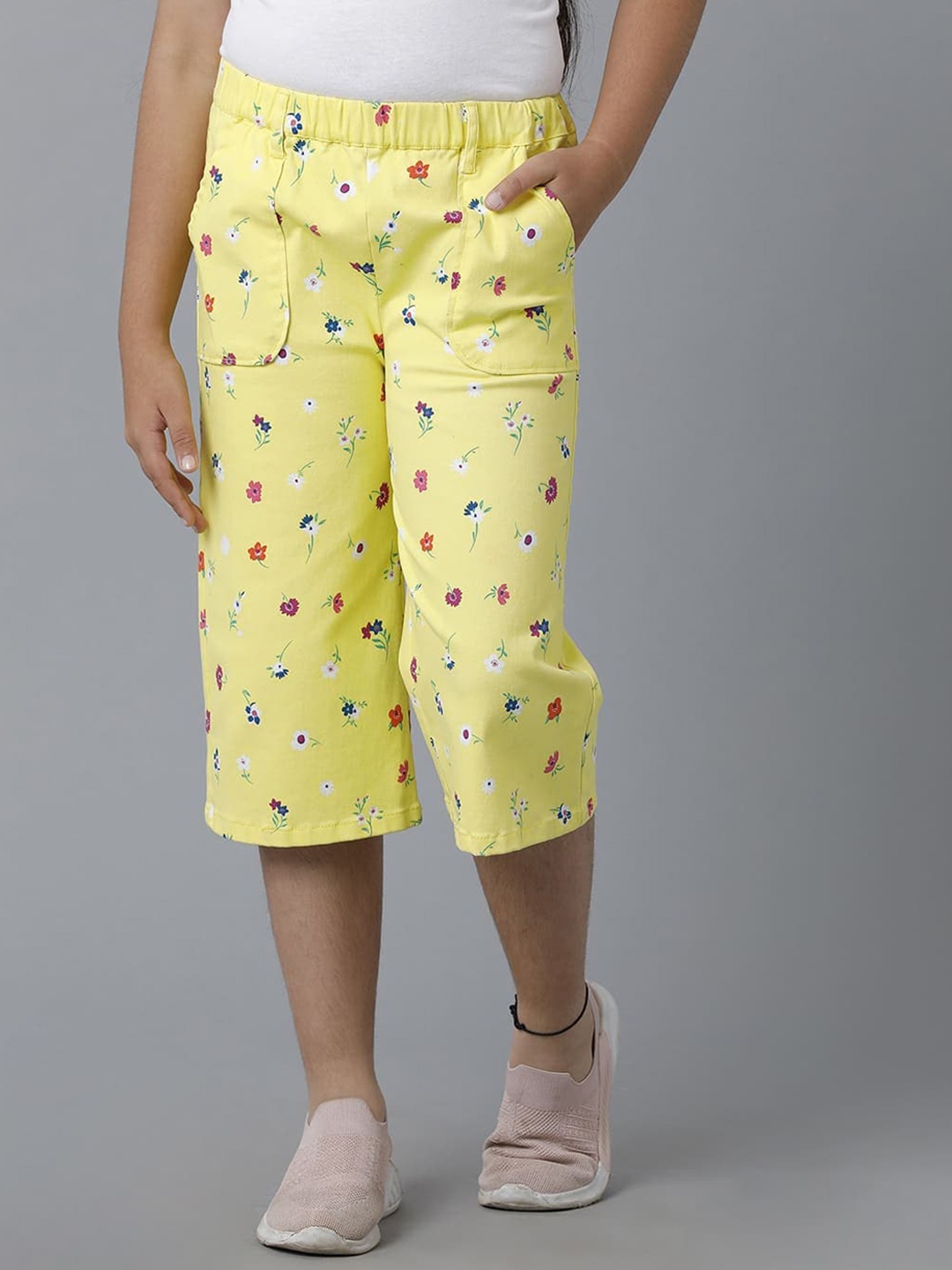 

UNDER FOURTEEN ONLY Girls Cotton Floral Printed Shorts, Lime green
