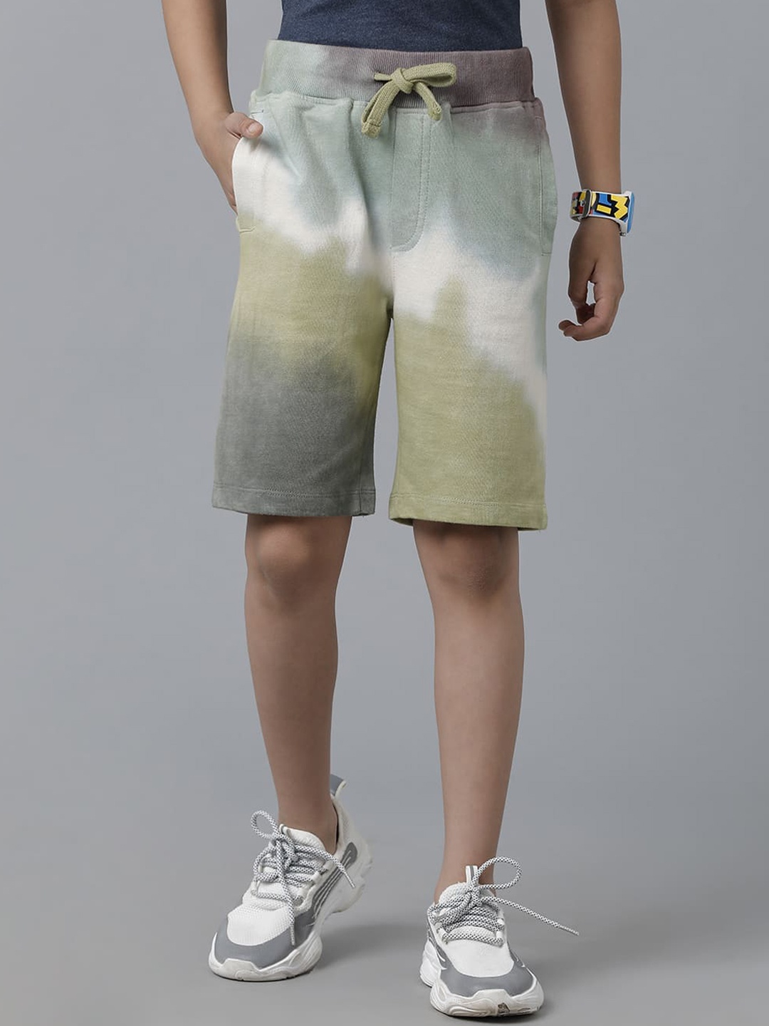 

UNDER FOURTEEN ONLY Boys Colourblocked Cotton Chino Shorts, Green