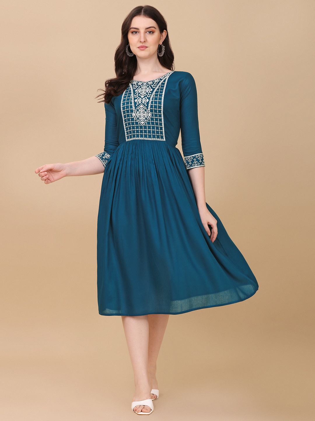 

Paralians Ethnic Motifs Embroidered A-Line Midi Dress, Magenta