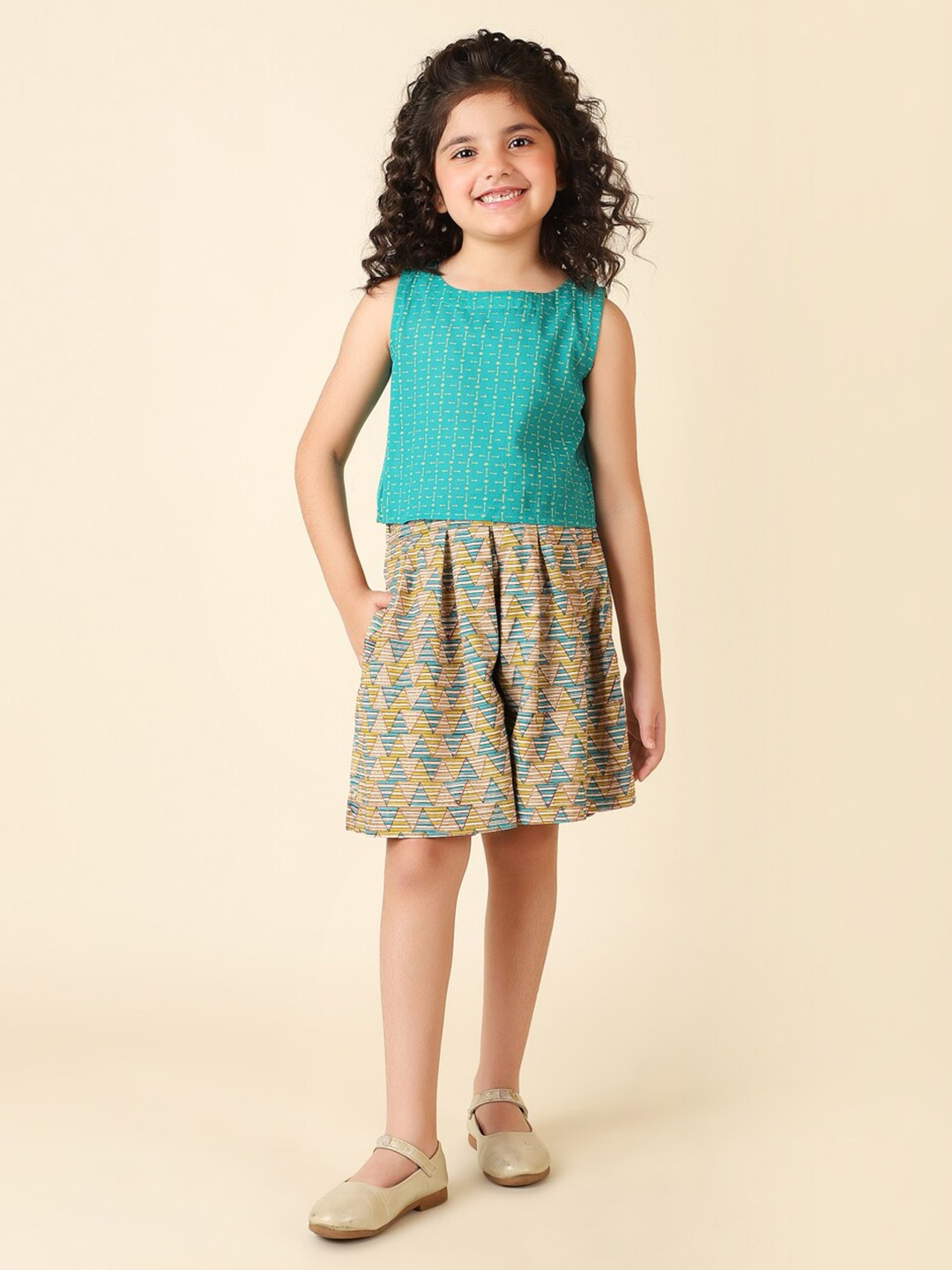 

Fabindia Girls Printed Cotton Top with Shorts, Green