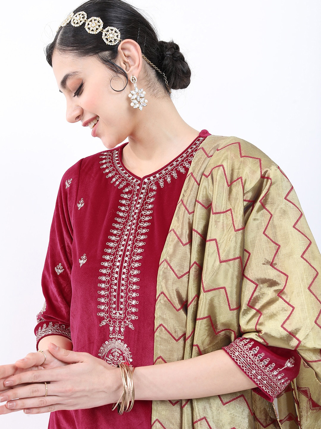 

KETCH Women Ethnic Motifs Embroidered Sequinned Kurta with Trousers & Dupatta, Fuchsia
