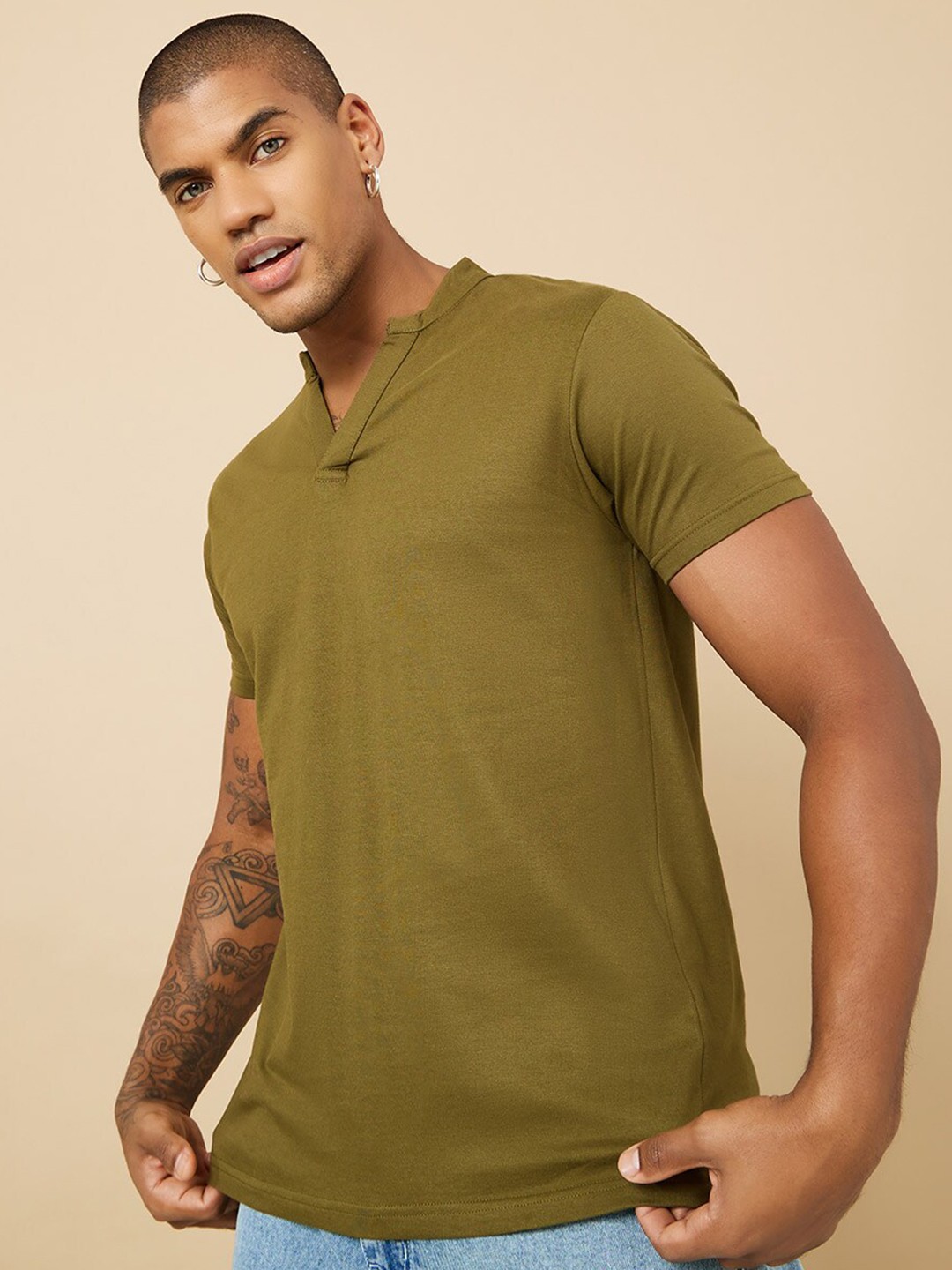 

Styli Men Solid Mandarin Collar Compact Jersey Regular Fit T-shirt, Olive