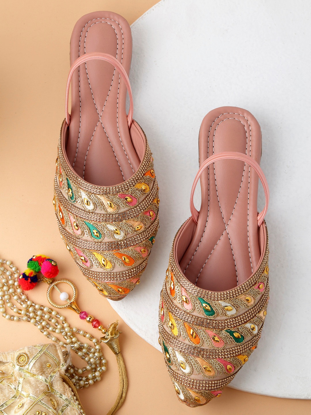 

sneakers villa Women Embellished Mojaris Flats, Gold