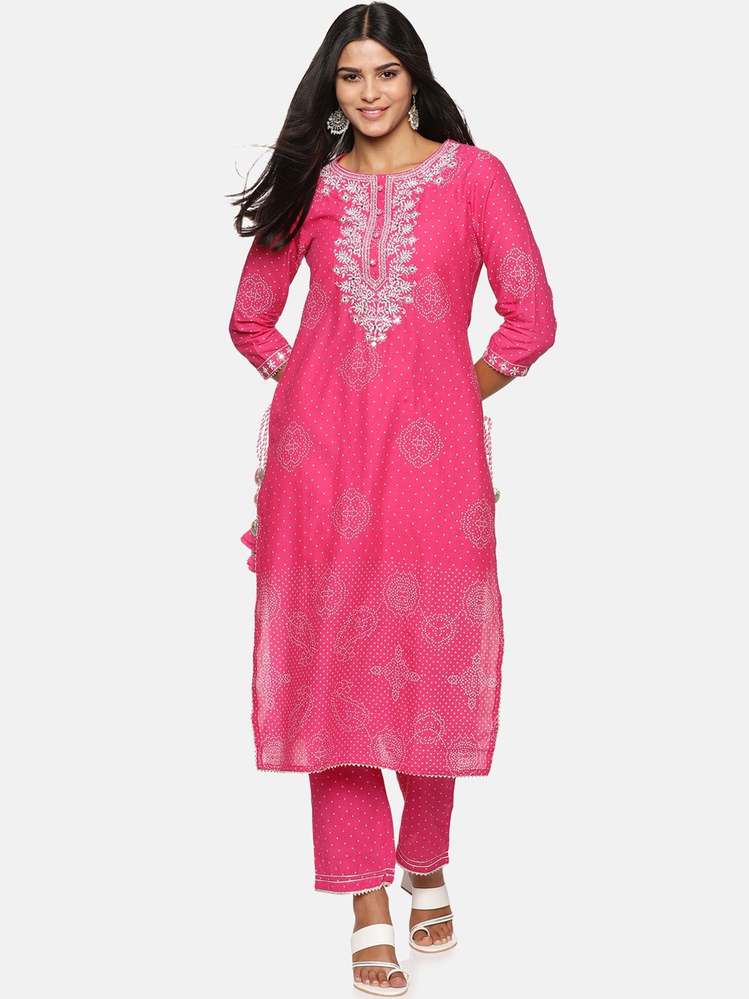 

Palakh Women Pink Floral Embroidered Pure Cotton Kurta with Trousers
