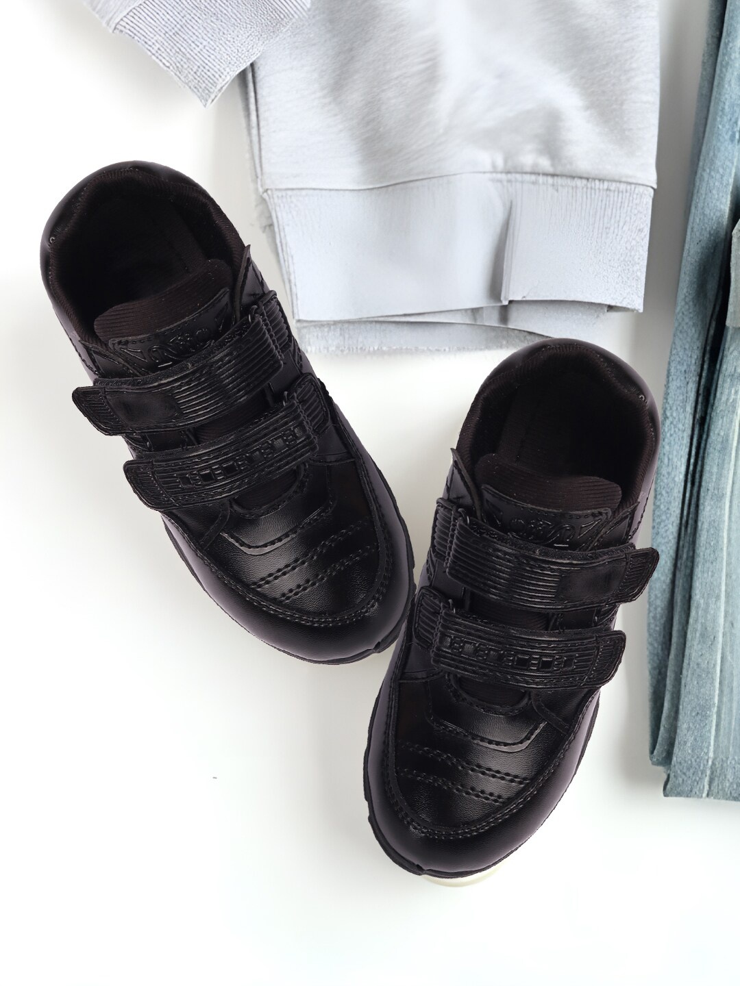 

YK Boys Velcro Closure Lightweight Sneakers, Black