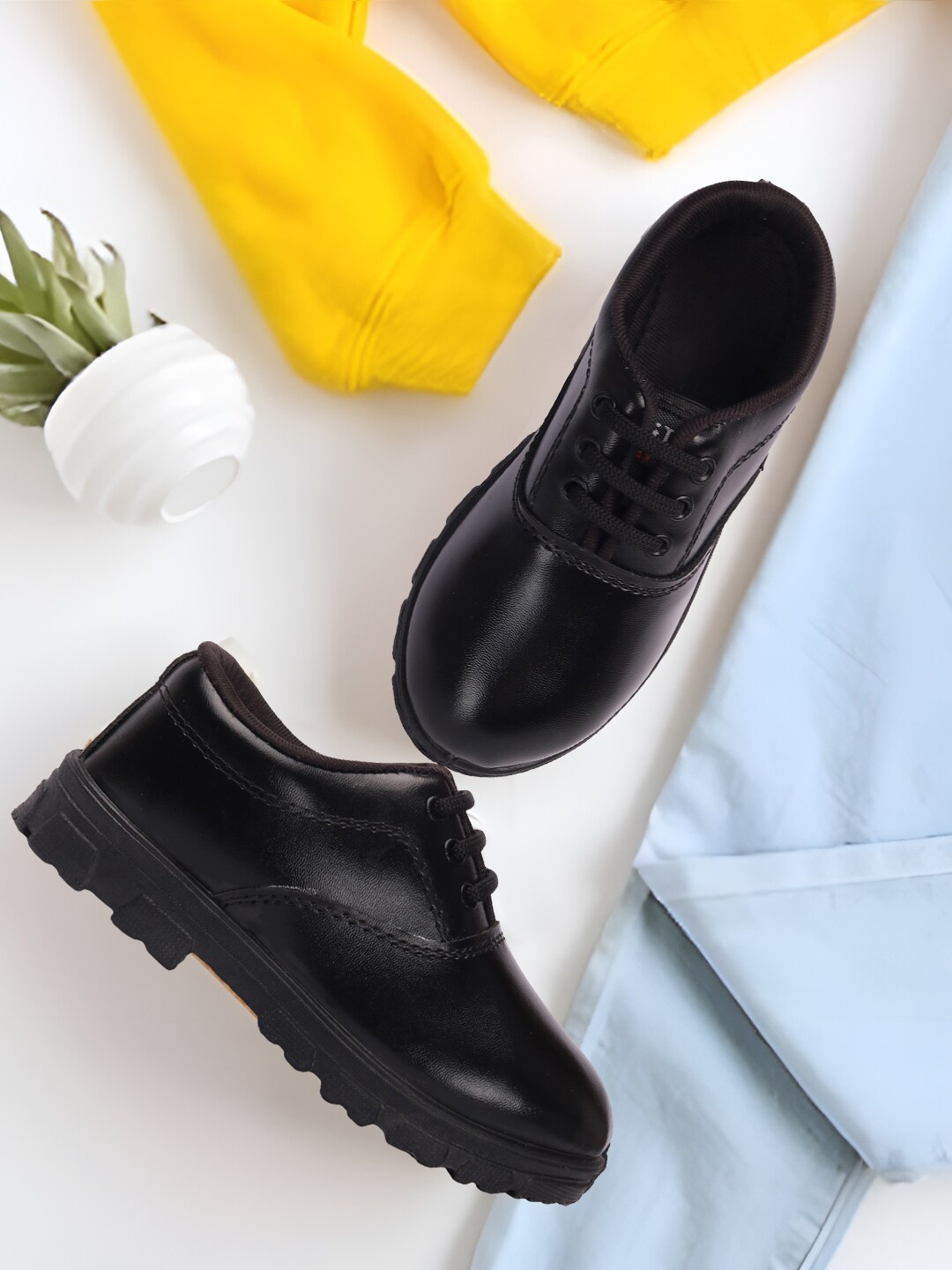 

YK Boys Lightweight Oxford Shoes, Black