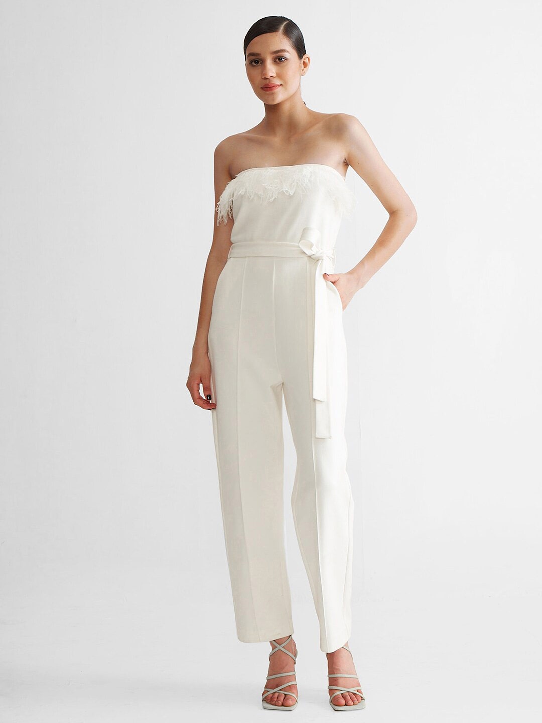 

COVER STORY Off-Shoulder Basic Jumpsuit, White