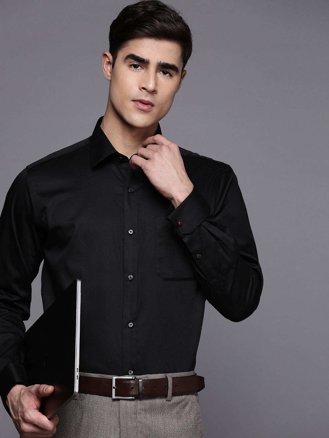 

Raymond Men Contemporary Fit Wrinkle Resistant Pure Cotton Solid Formal Shirt, Black