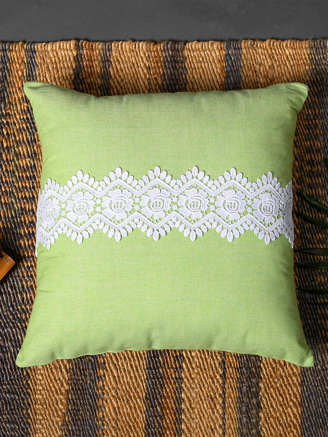 

OUSSUM Green & White Set Of 2 Square Cotton Cushion Covers