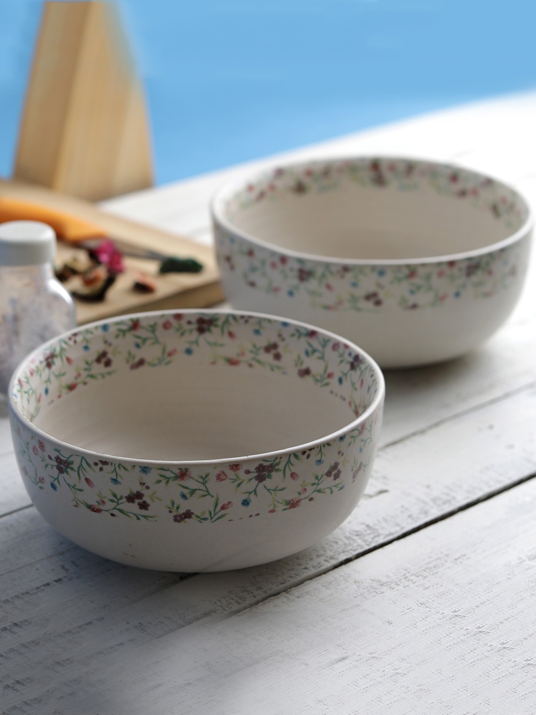 

MIAH DECOR Off-White & Green Handcrafted Matte Ceramic Set of 2 Bowls