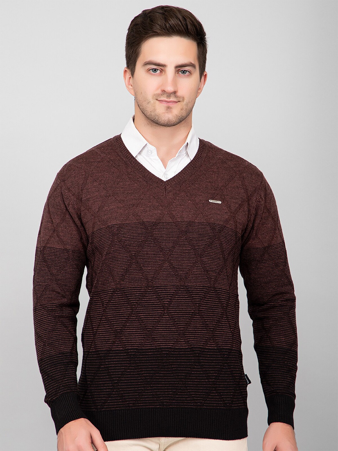 

GODFREY Men Colourblocked V-Neck Pullover, Brown