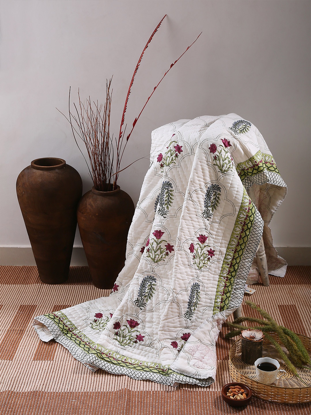 

Amoliconcepts White & Green Floral Mild Winter Single Eco-Friendly Cotton Bed Quilt