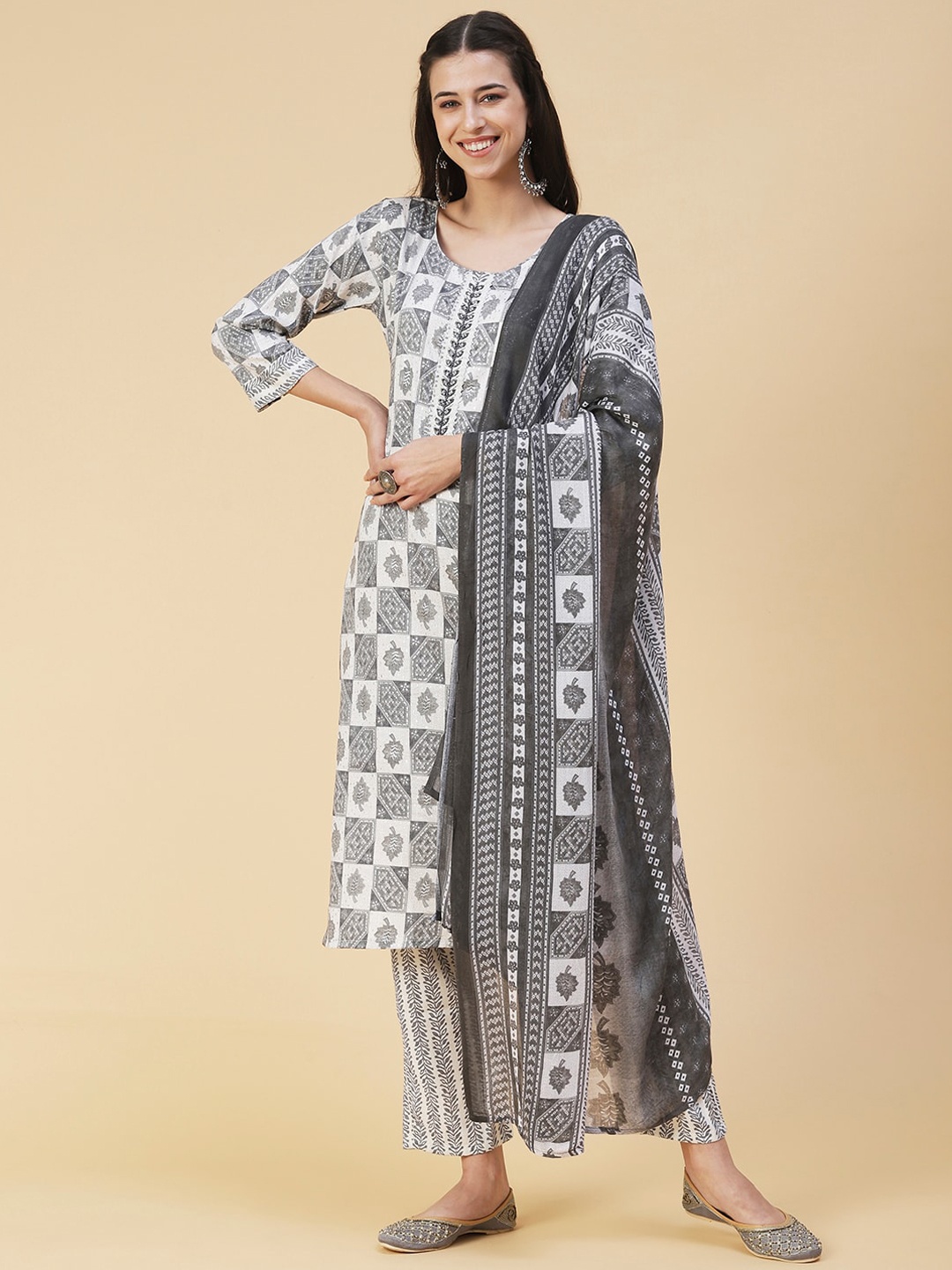 

FASHOR Printed Round Neck Kurta with Trousers & Dupatta, Grey