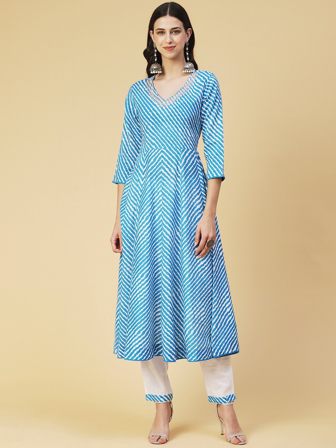 

FASHOR Women Leheriya Printed Kurta with Trousers, Blue