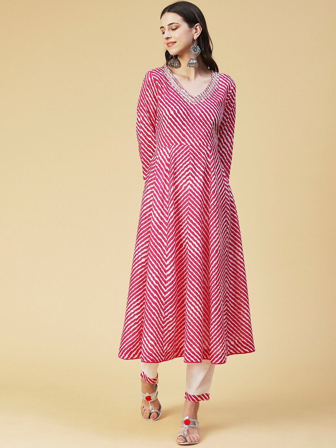 

FASHOR Women Leheriya Printed Kurta with Trousers, Pink