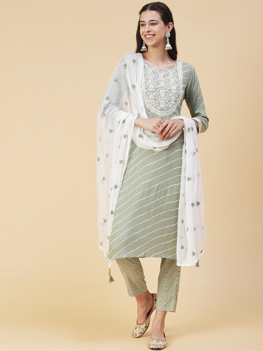 

FASHOR Women Leheriya Printed Kurta with Trousers & With Dupatta, Green