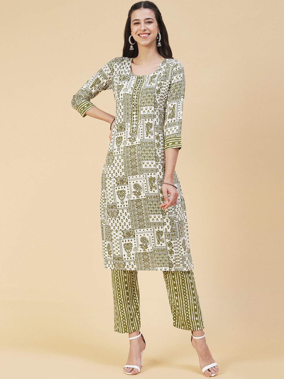 

FASHOR Women Ethnic Motifs Printed Beads and Stones Kurta with Trousers, Green