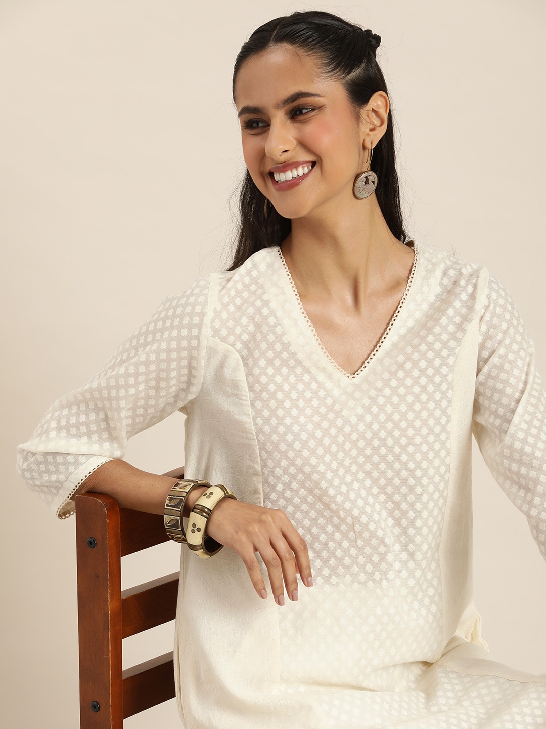 

Taavi Woven Design V-Neck Straight Cora Kurta, Off white