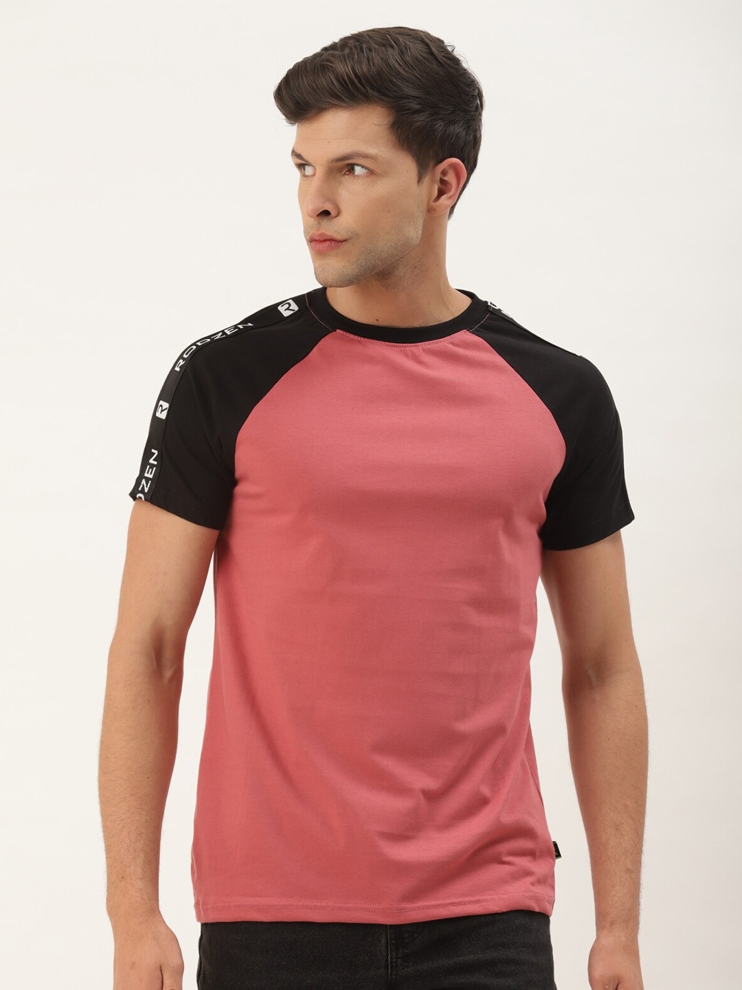 

Rodzen Men Colourblocked Pure Cotton T-shirt, Peach