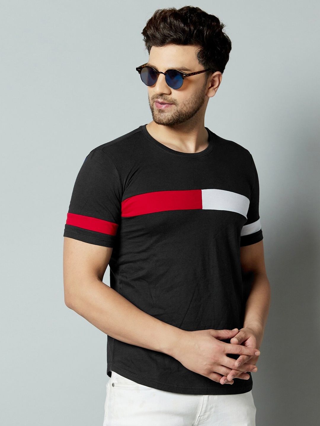 

Rodzen Men Colourblocked Pure Cotton T-shirt, Black