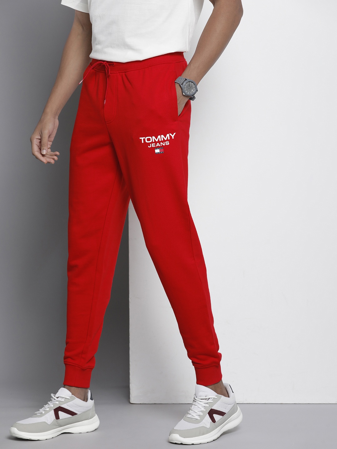 

Tommy Hilfiger Men Brand Logo Printed Pure Cotton Slim Fit Joggers, Red