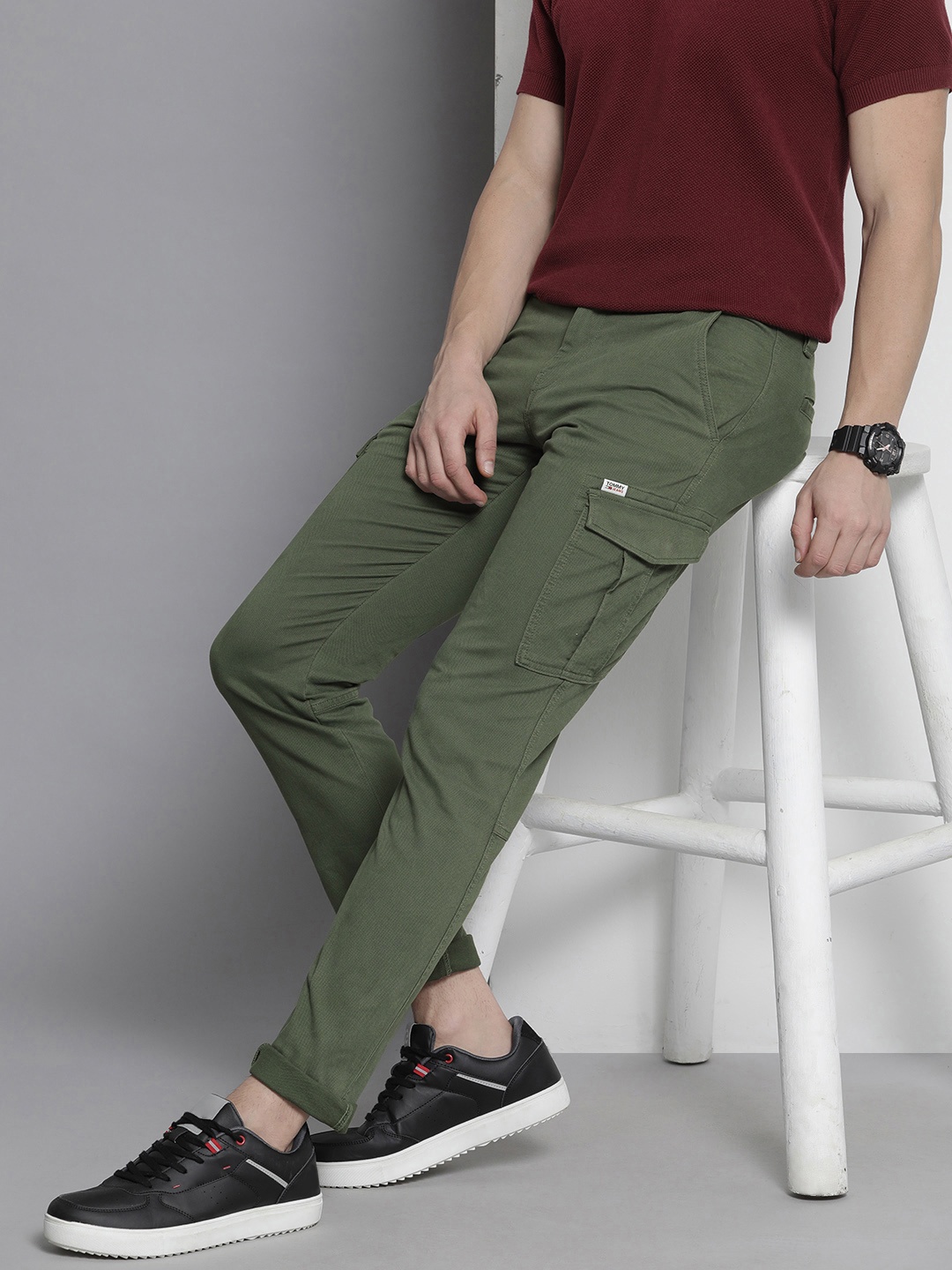 

Tommy Hilfiger Men Slim Fit Cargos Trousers, Olive