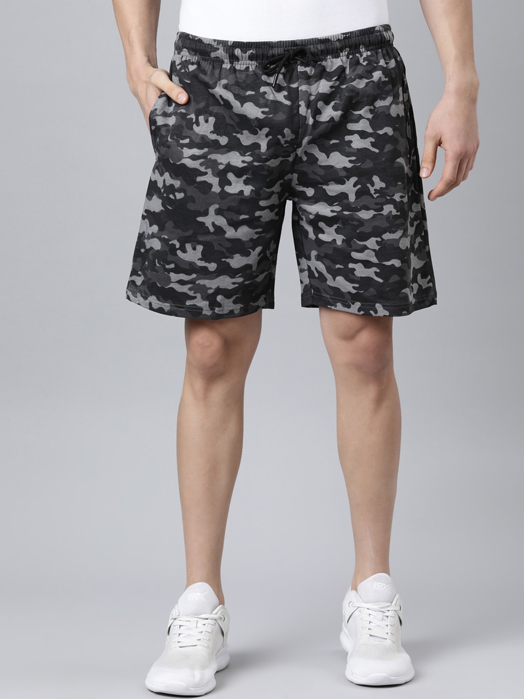 

Chennis Men Grey Camouflage Printed Sports Shorts
