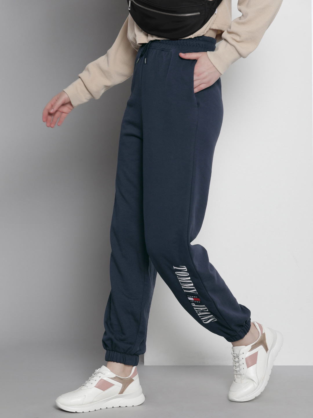 

Tommy Hilfiger Women Relaxed Fit Brand Logo Embroidered Joggers, Navy blue