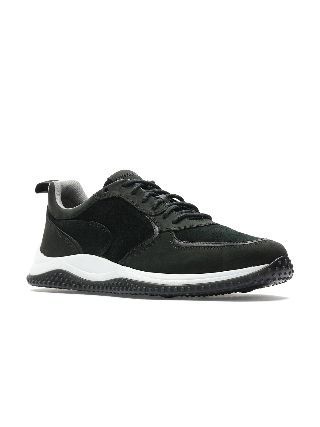 

Clarks Men Puxton Run Cricket Shoes, Black