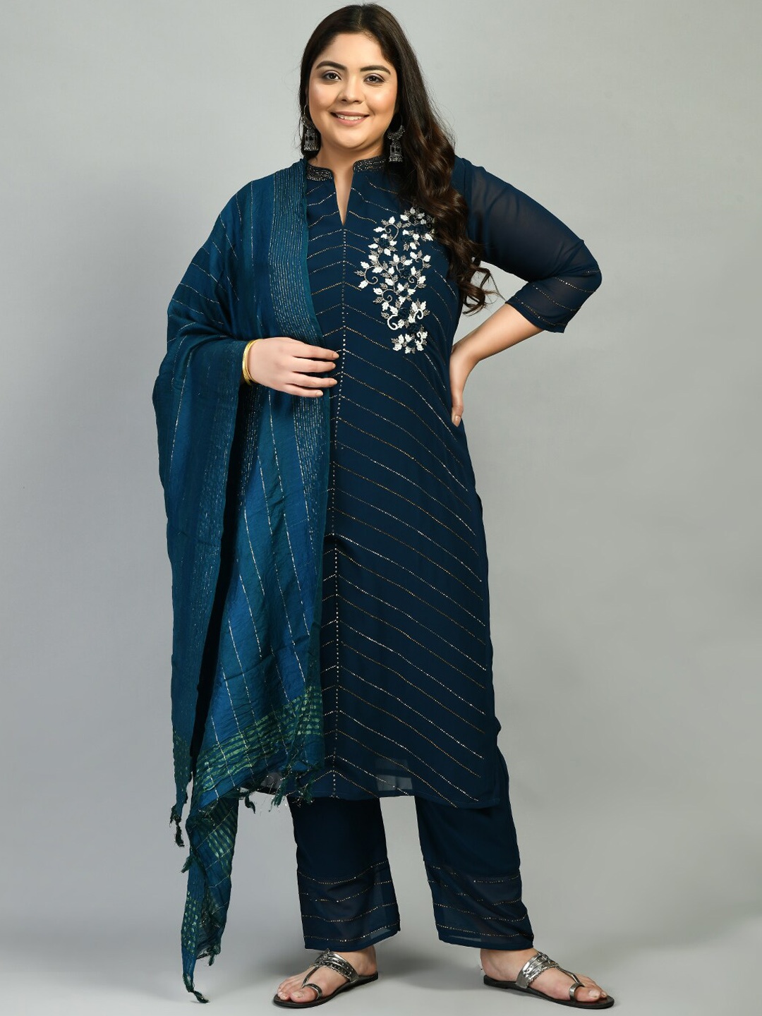 

PrettyPlus by Desinoor.com Plus Size Floral Embroidered Kurta Set, Teal