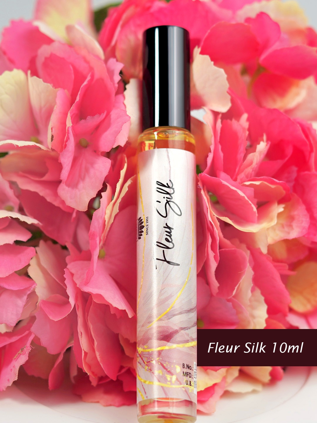 

Ajmal Women Artisan Fleur Silk Long-Lasting Concentrated Perfume Roll-On 10ml, White