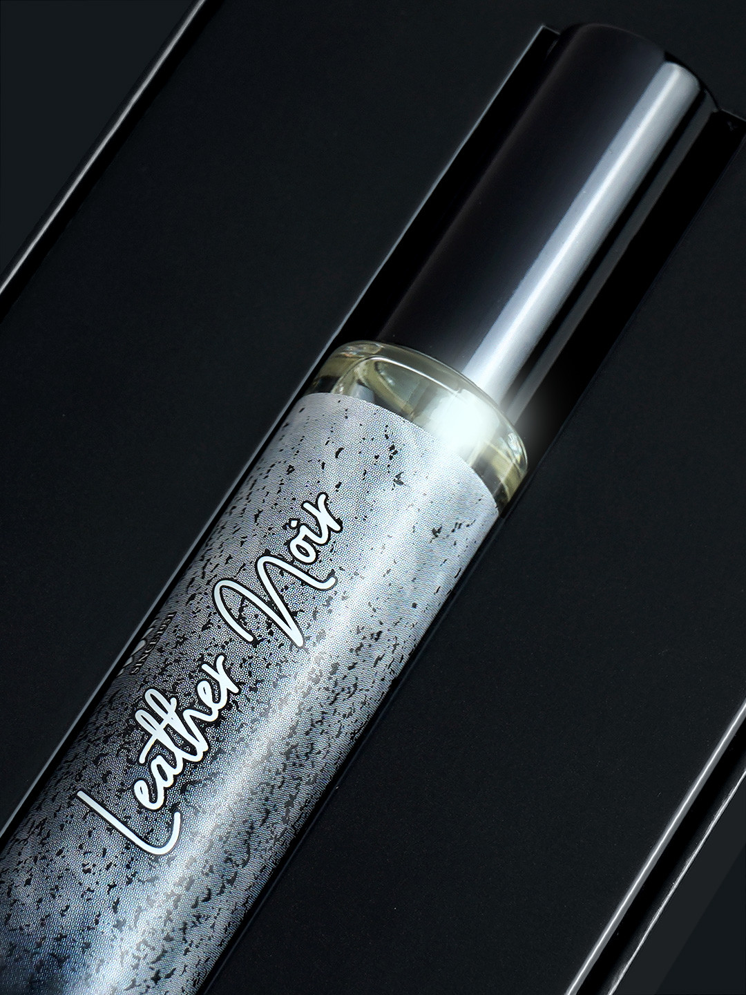 

Ajmal Men Artisan Leather Noir Long-Lasting Concentrated Perfume Roll-On 10ml, Black