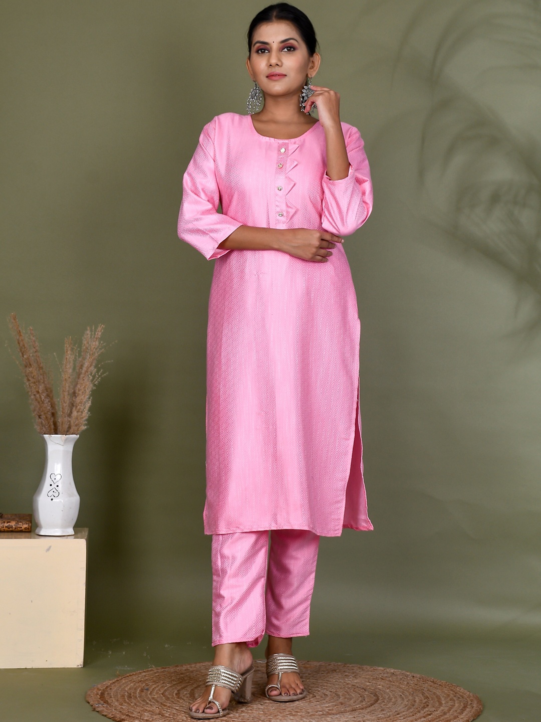 

Kesarya Women Printed Round Neck Kurta with Trousers, Pink