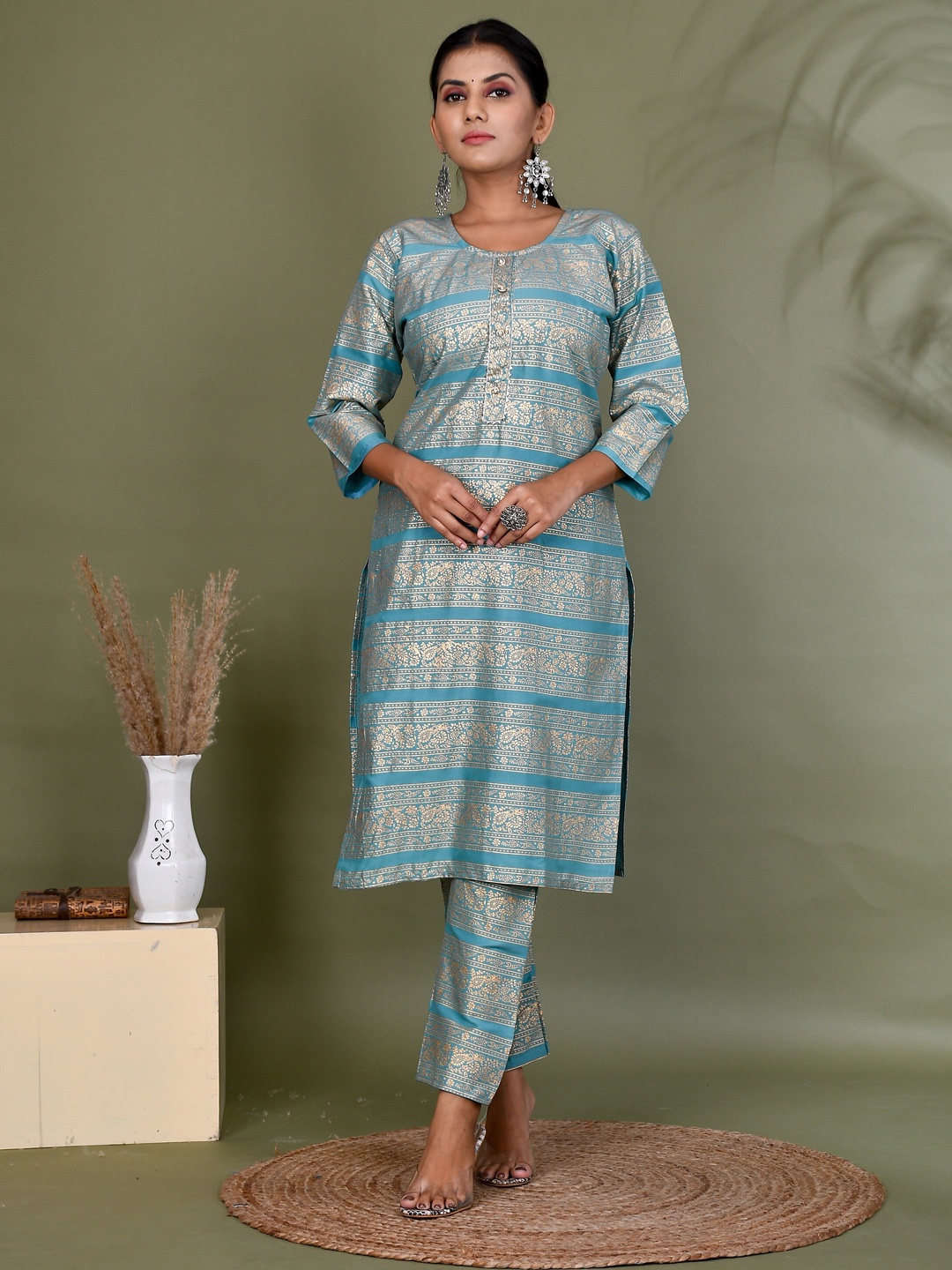 

Kesarya Women Ethnic Motifs Printed Round Neck Kurta with Trousers, Turquoise blue