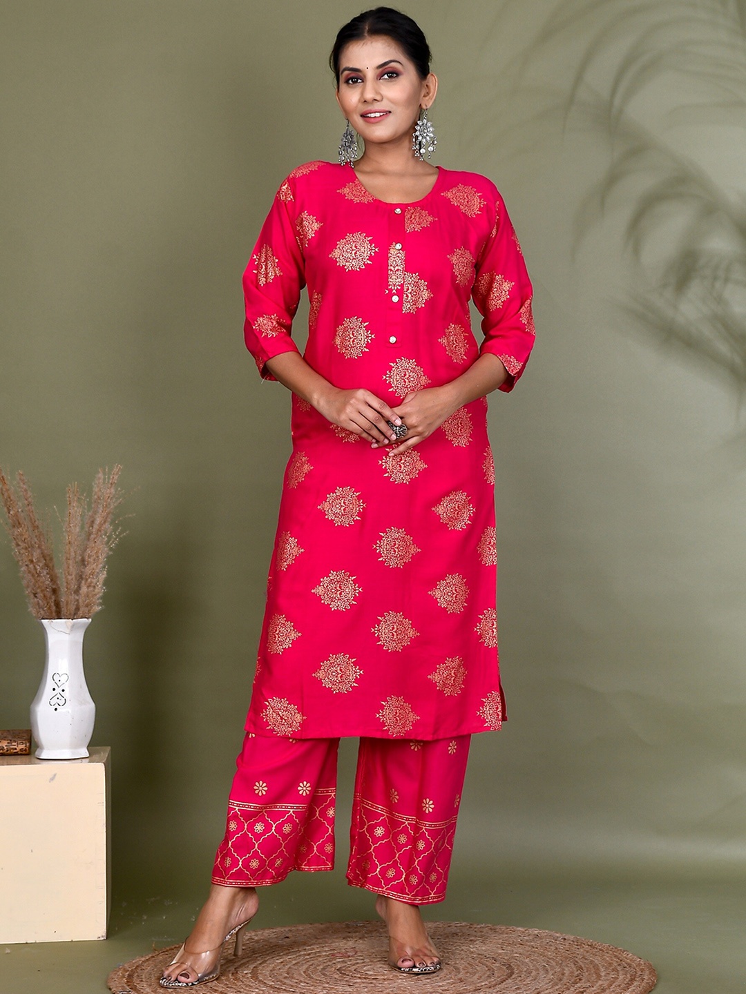 

Kesarya Women Ethnic Motifs Printed Round Neck Kurta with Palazzos, Red