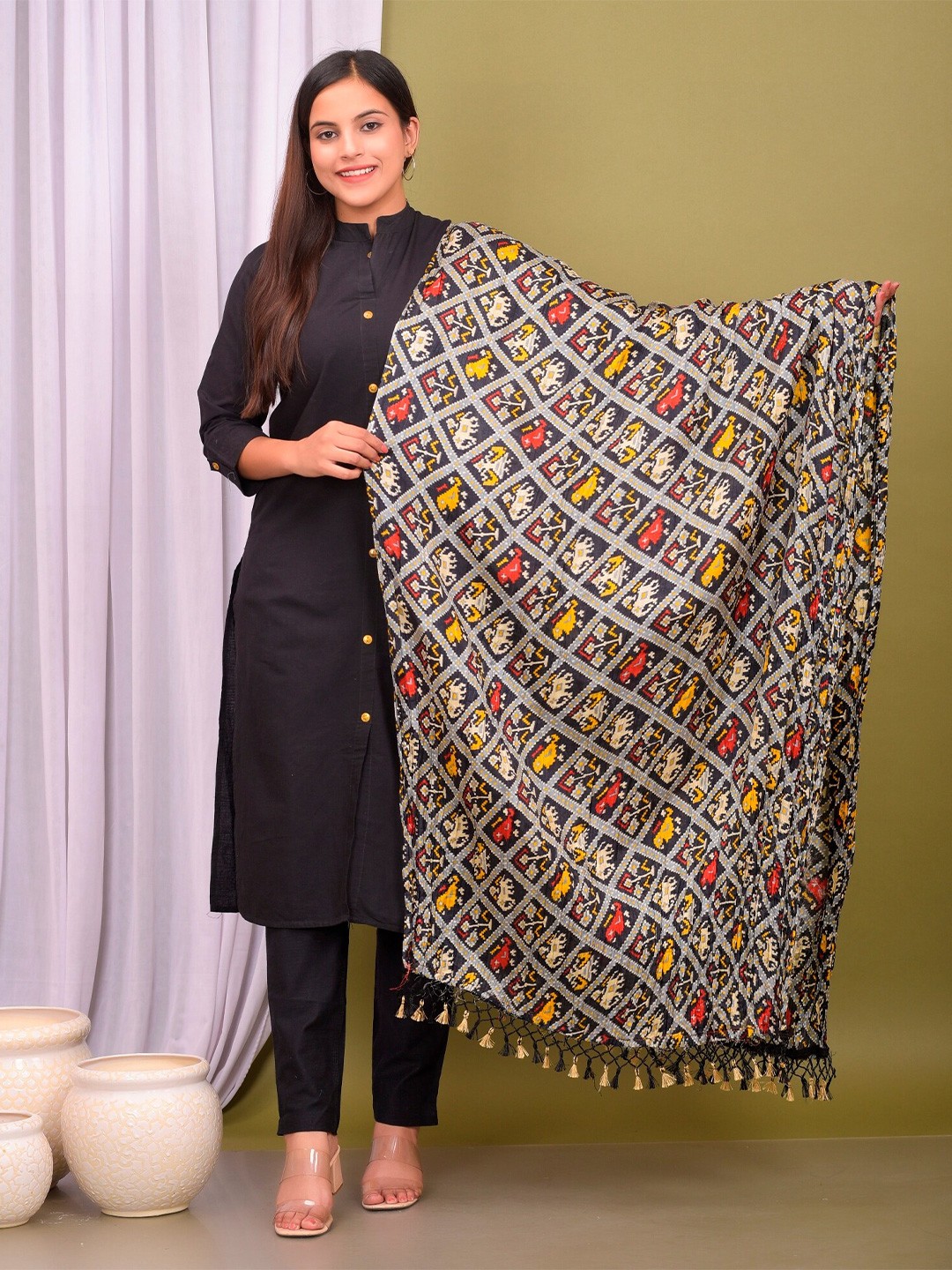 

HANDICRAFT PALACE Black & Red Printed Batik Dupatta
