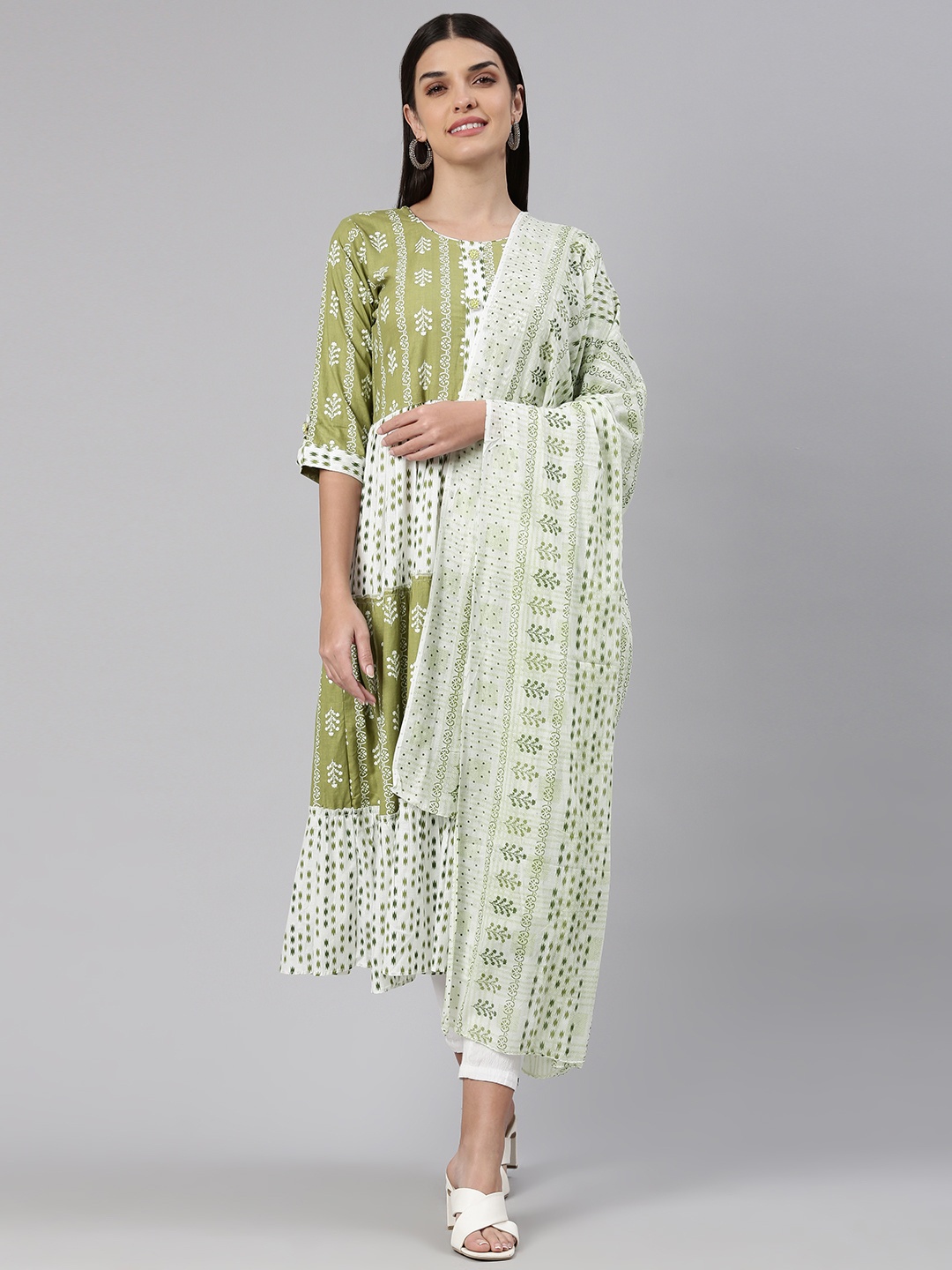 

TORONFRAS Women Green & White Floral Printed Floral Kurta