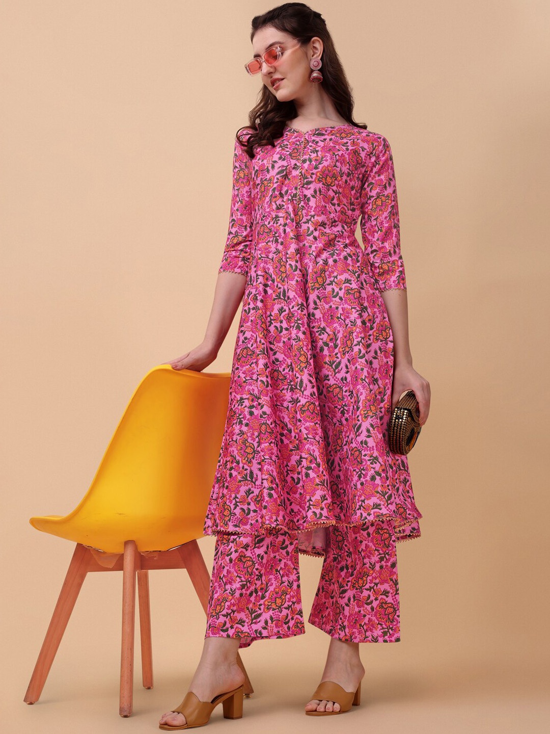 

KALINI Women Floral Printed V-Neck Kurta with Palazzos, Pink