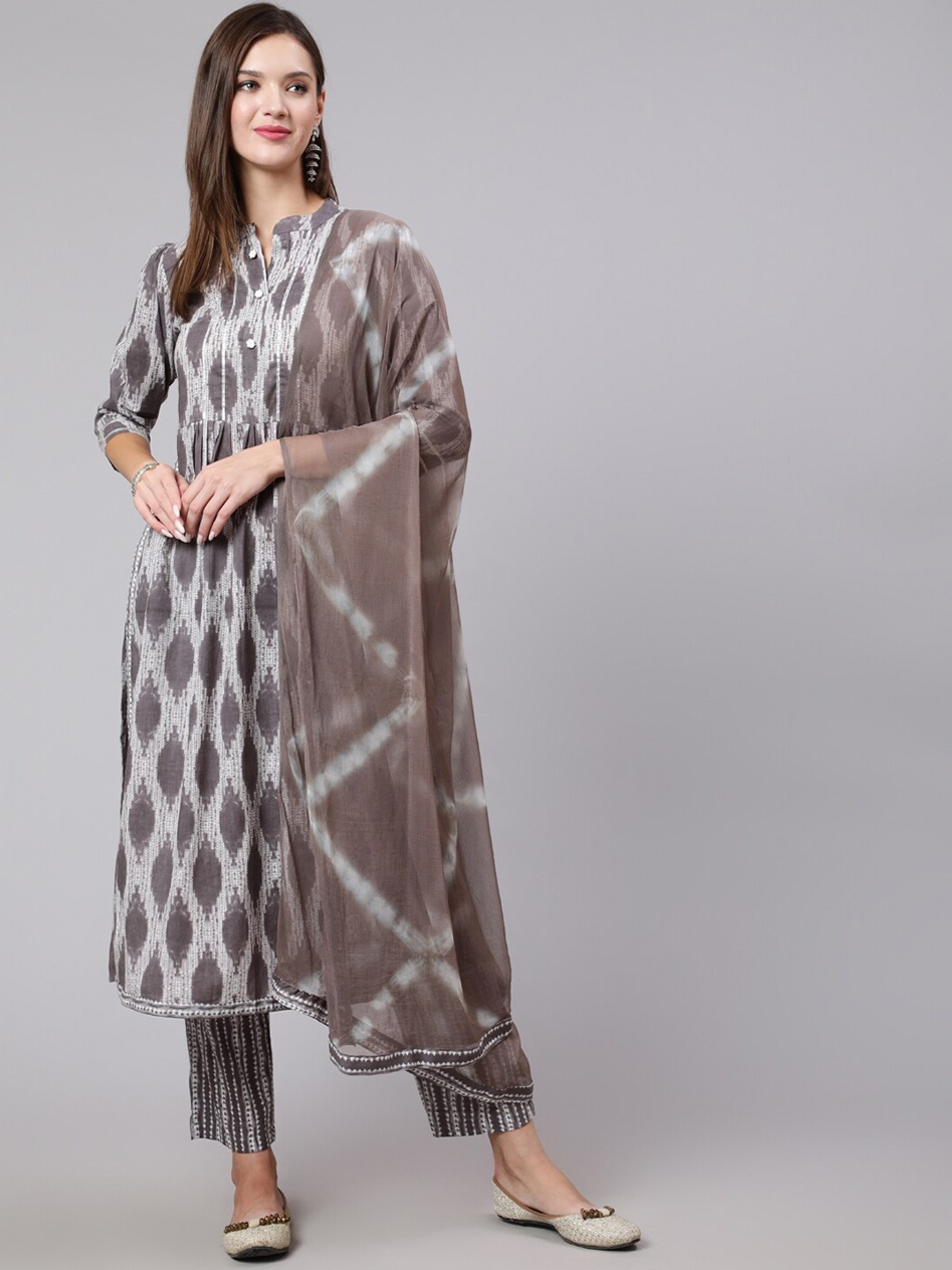 

GLAM ROOTS Women Printed Pure Cotton Kurta with Trousers & With Dupatta, Grey