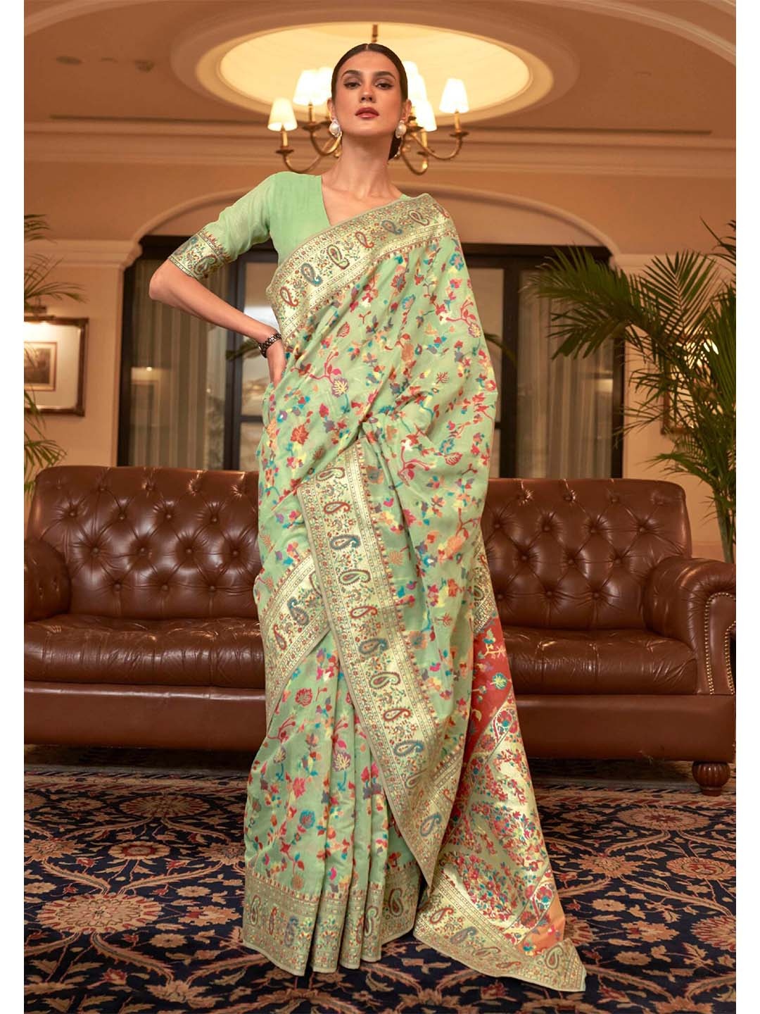 

Ekta Textiles Floral Zari Pure Silk Banarasi Saree, Green