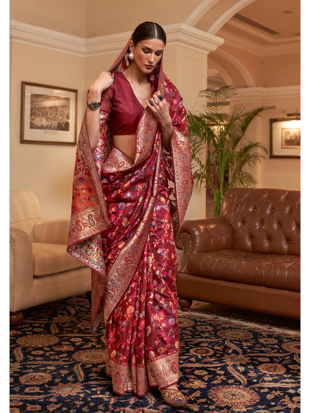

Ekta Textiles Floral Zari Pure Silk Banarasi Saree, Maroon