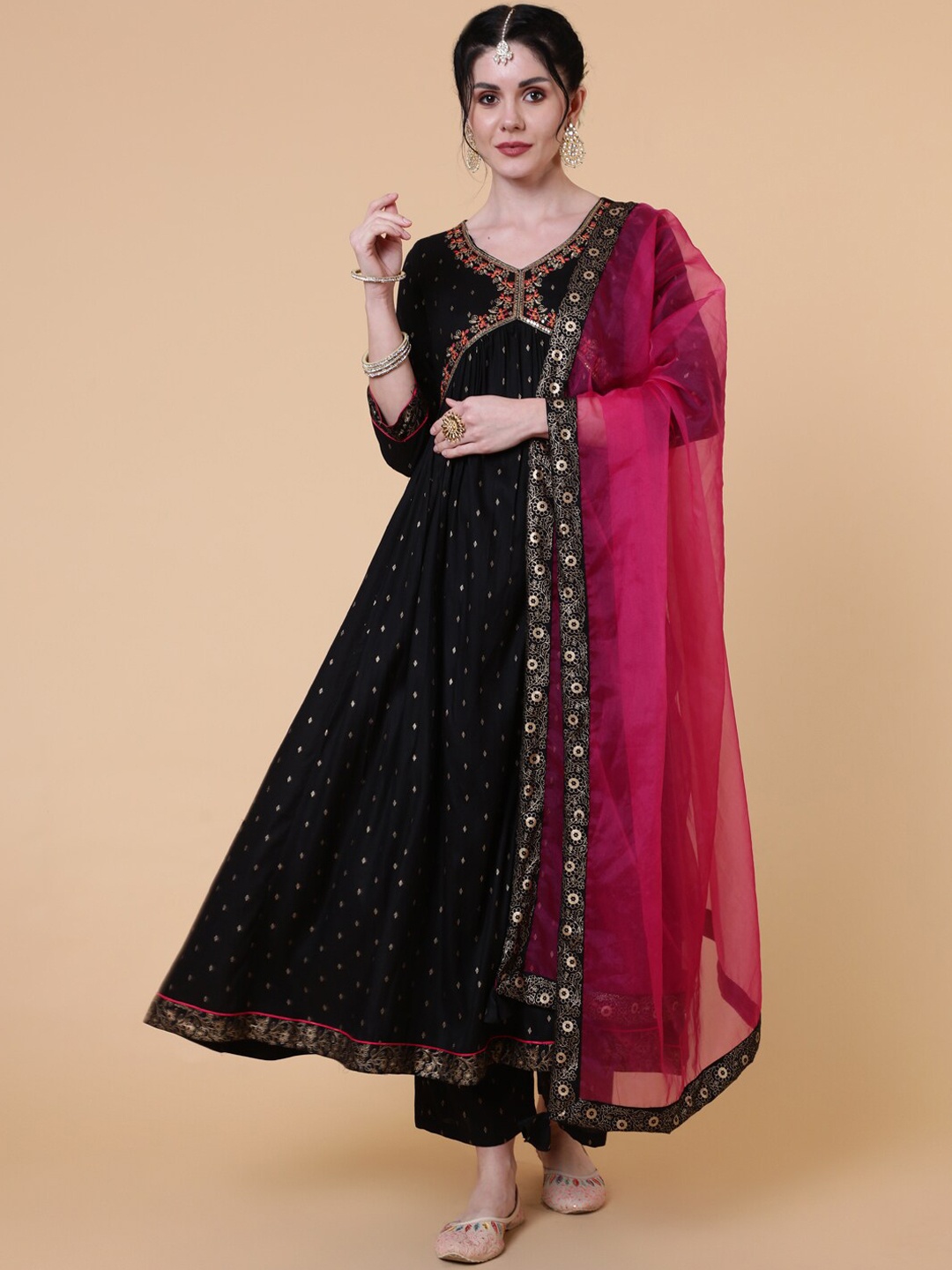 

KIMAYRA Ethnic Motifs Printed V-Neck Kurta with Palazzos & Dupatta, Black