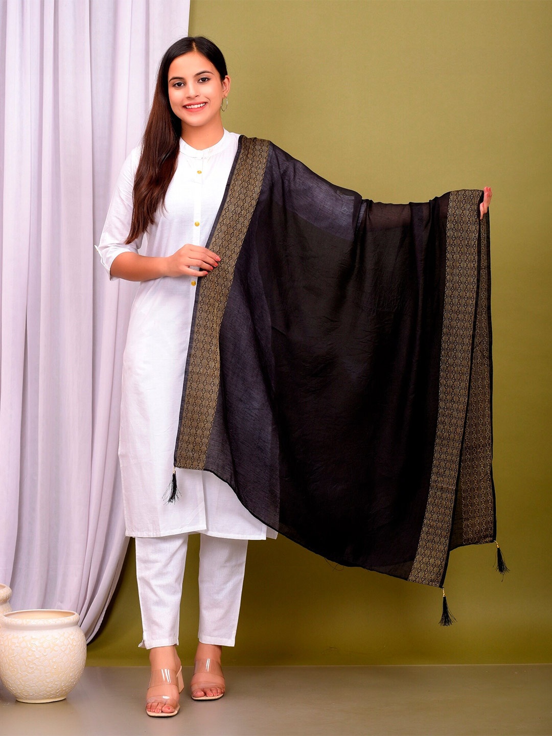 

HANDICRAFT PALACE Black & Gold-Toned Dupatta with Zari