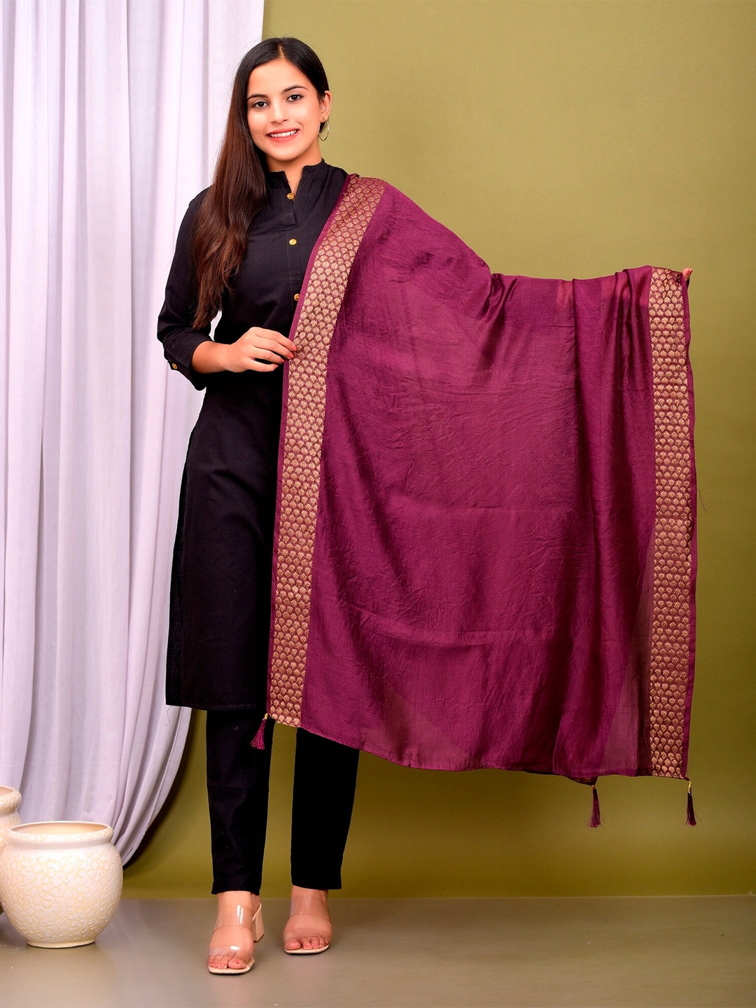 

HANDICRAFT PALACE Violet & Gold-Toned Dupatta with Zari