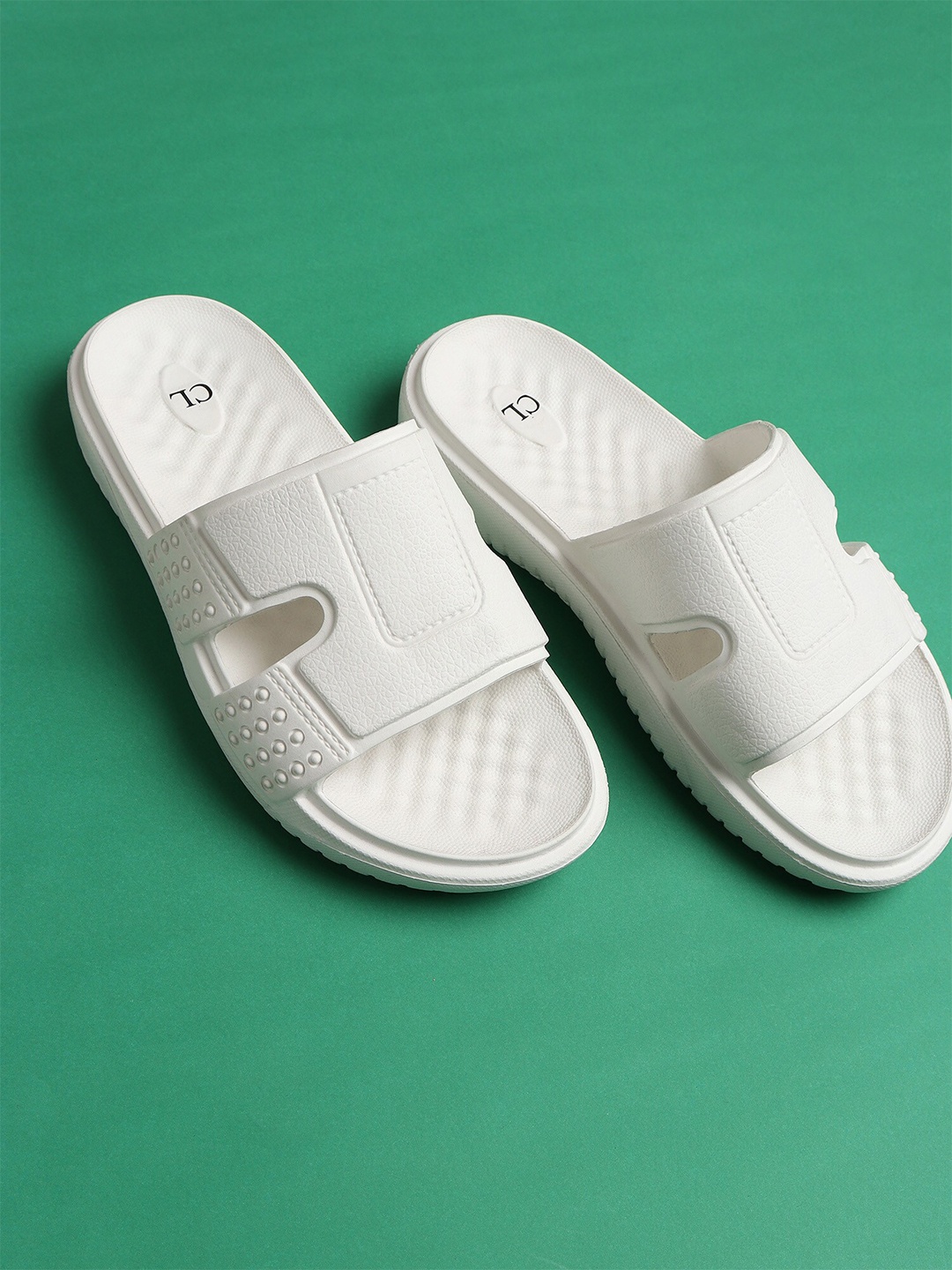 

Carlton London Men Rubber Sliders, Off white
