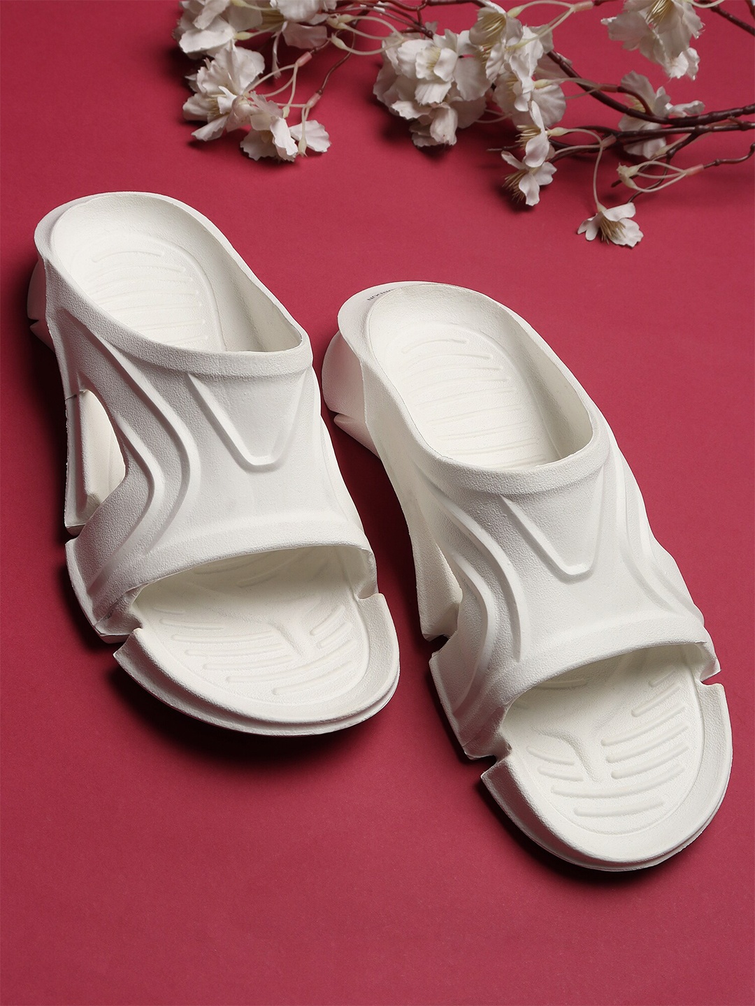 

Carlton London Men Rubber Sliders, Off white