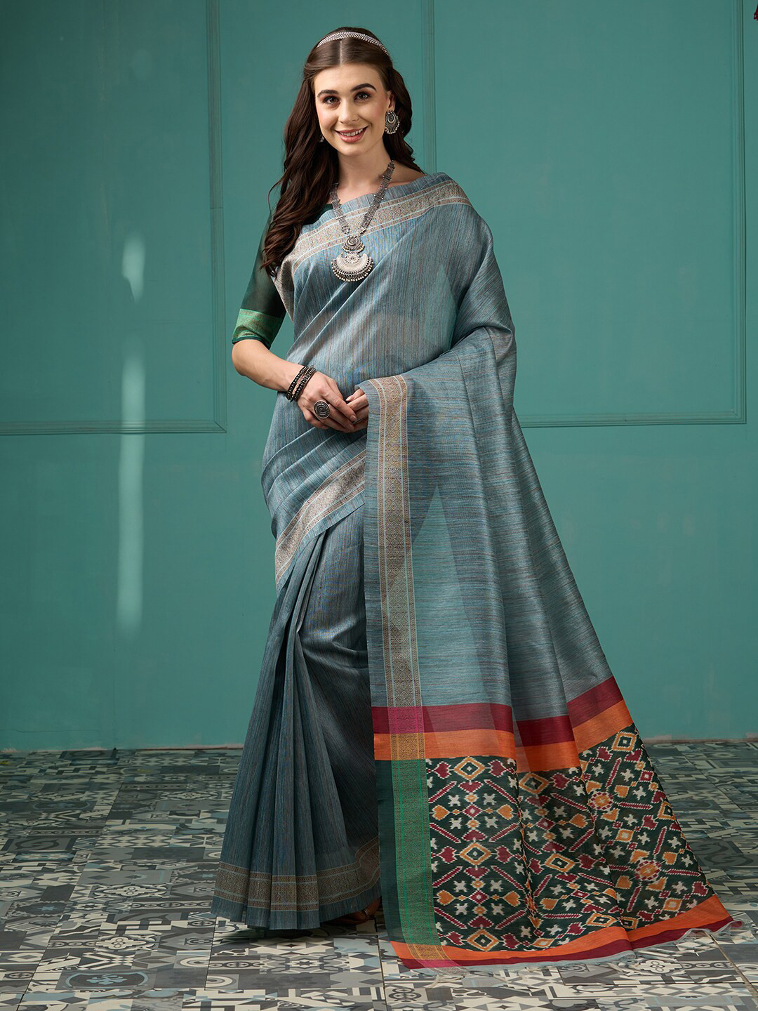 

Saree mall Silk Blend Taant Traditional Sarees, Grey