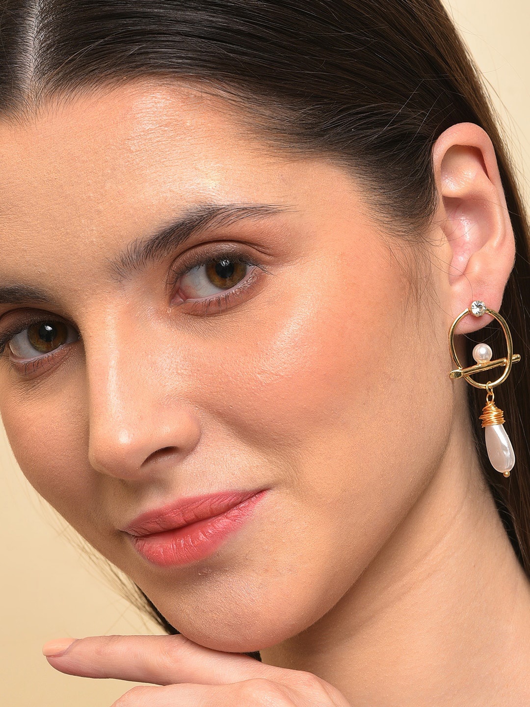 

SOHI Gold-Plated Contemporary Drop Earrings, White