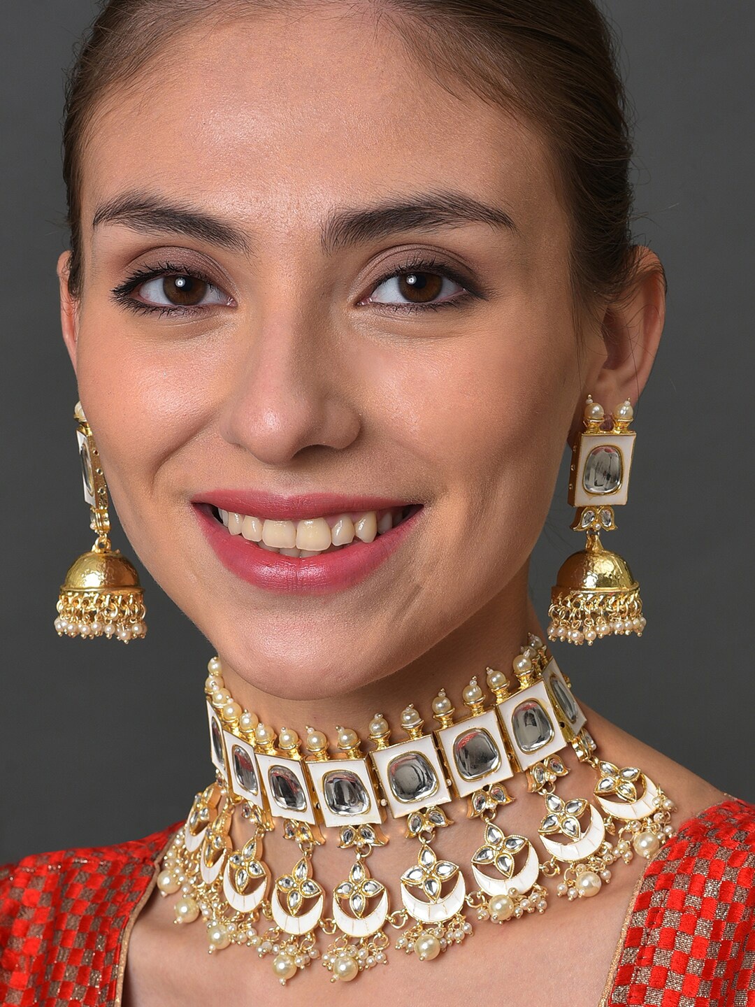 

SOHI Gold-Plated Artificial Stones Studded & Beaded Jewellery Set