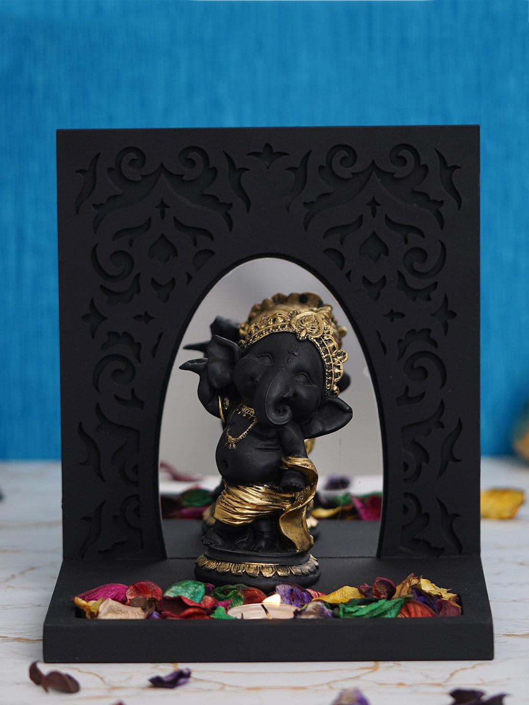 

eCraftIndia Black & Gold-Toned Textured Lord Ganesha Showpieces With Tea-Light Holder